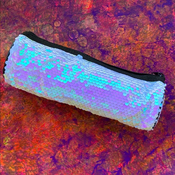 NWT Makeup Cosmetic Zipper Pouch Case Sequin Iridescent Pearl Bag. - Picture 2 of 5